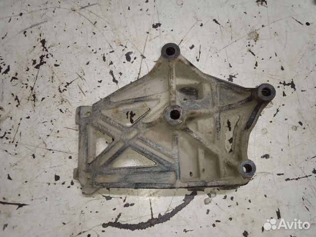 Кронштейн компрессора кондиционера mitsubishi 6G72