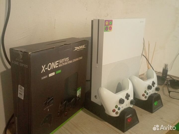 Xbox one s 2 геймпада 1tb