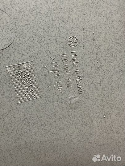 Обшивка задней стойки Volkswagen New Beetle 2000