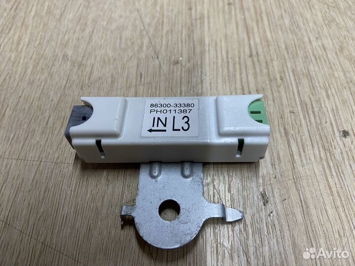 Антенна левая Toyota Camry 75