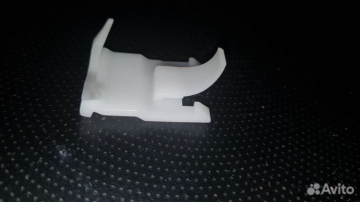 Клипсы на молдинг боковой двери Toyota