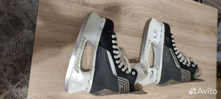 Коньки хоккейные 42-43 размер