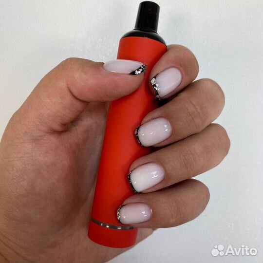 Маникюр с покрытием гель-лаком