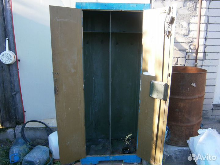 Шкаф металлический для гаража