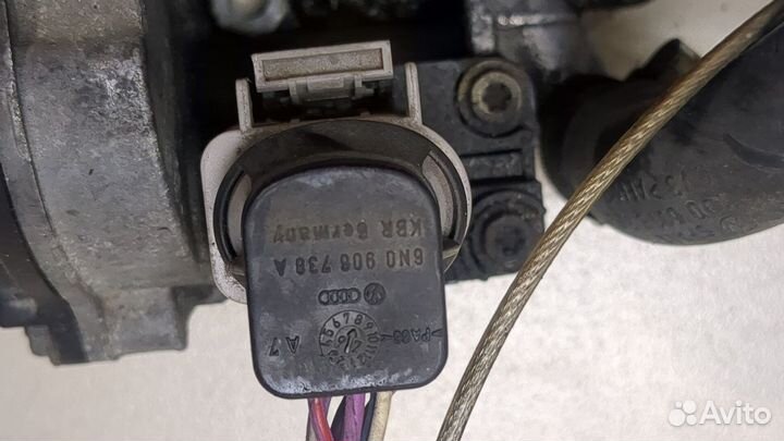 Заслонка дроссельная Volkswagen Golf 4, 1998