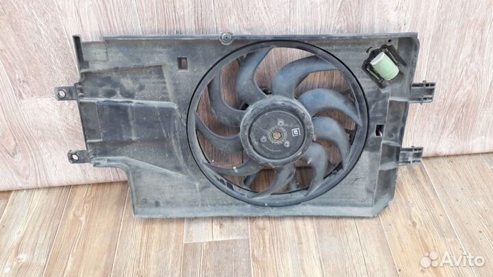 Диффузор с вентилятором LADA Granta 2018