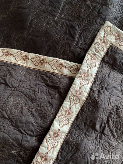 Покрывало на двуспальную кровать б/у