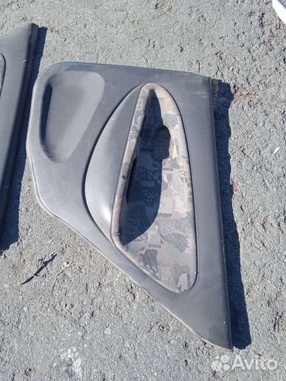 Дверные карты задние Mitsubishi carisma митсубиси