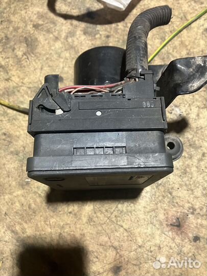 Блок ABS для Mazda 3 2003-2009 05B01