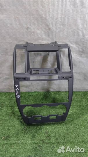 Рамка магнитолы Land Rover Freelander 2 2008