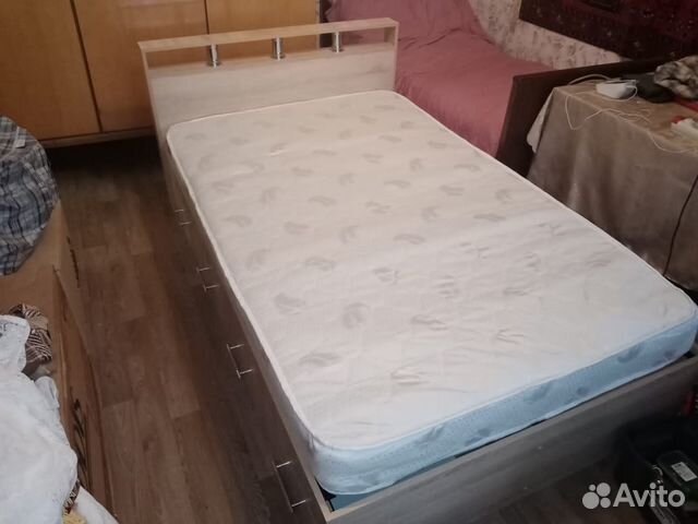 Кровать