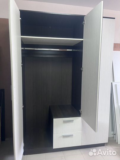 Шкаф распашной с зеркалом