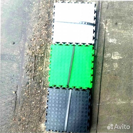 Плитка пвх для гаража автосервиса