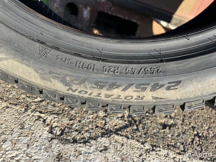 Pirelli Scorpion Ice Zero 2 245/45 R20