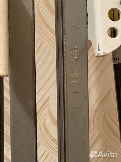 Лыжи, палки и ботинки