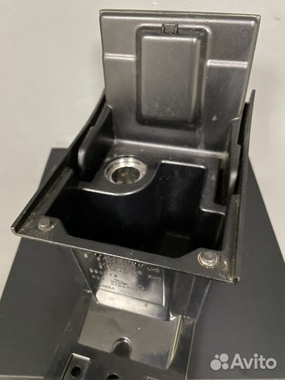 Бардачок центральной консоли Jaguar Xf