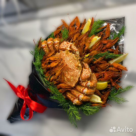 Мужской букет из раков, краба волосатика