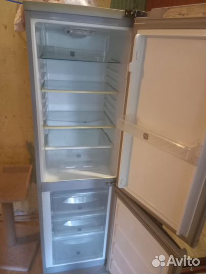 Узкий холодильник Samsung 160 cm