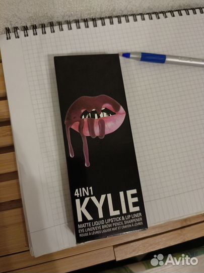 Помада, карандаш и точилка