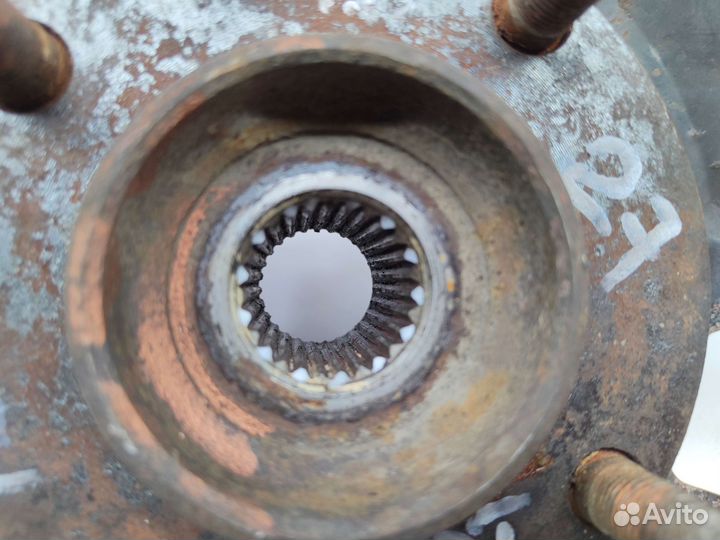 Ступица левая с кулаком Nissan Primera P11