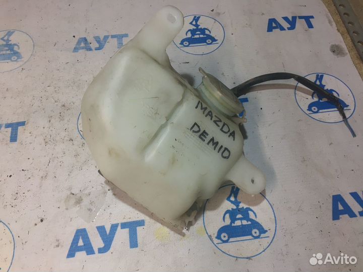 Бачок омывателя Мазда Демио