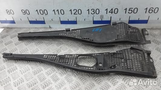 Накладка декоративная (жабо, дождевик) dacia logan