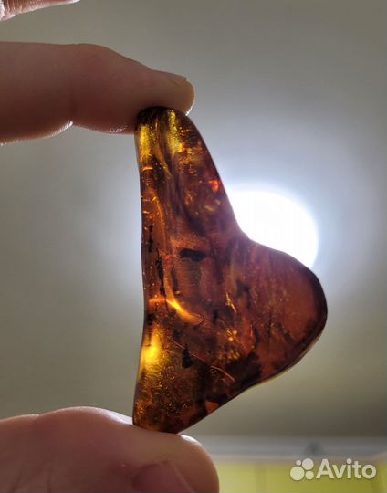 Янтарь крупный прозрачный