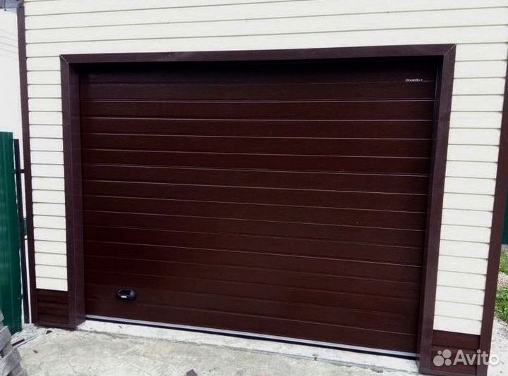 Гаражные секционные ворота RSD02ALU