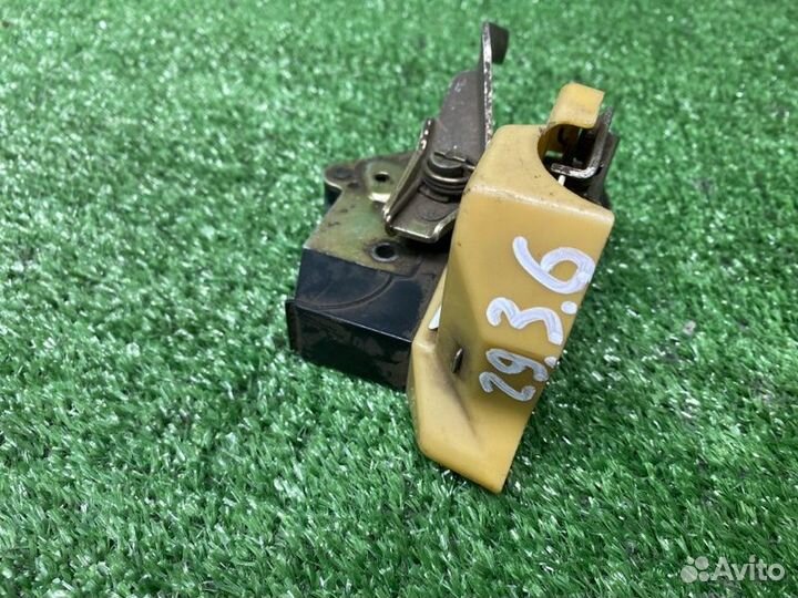 Замок двери передний левый Mercedes-Benz E W124