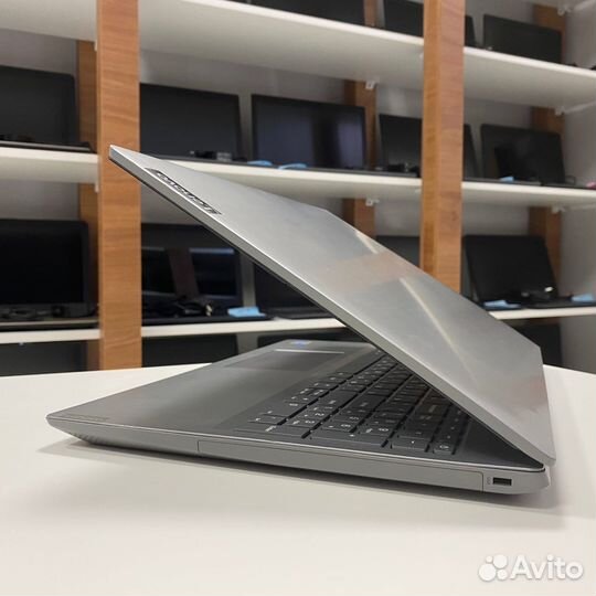 Ноутбук Lenovo 2022 года