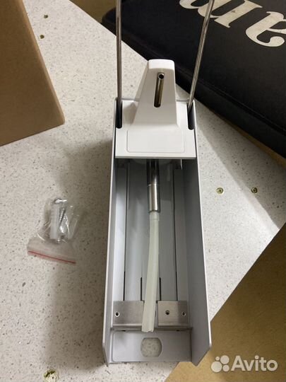 Дозатор настенный медицинский