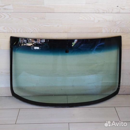 Стекло лобовое Mitsubishi Space Star I скол