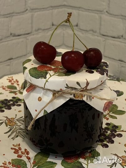 Джемы и ягода свежая в сахаре