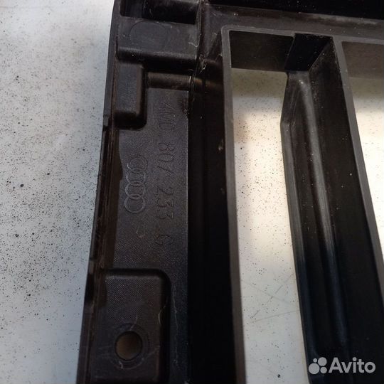 Кронштейн решетки радиатора Audi Q7 4M