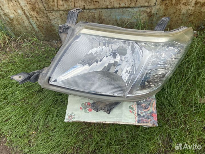 Фара левая Toyota Hilux VII 2011-2015 рестайлинг