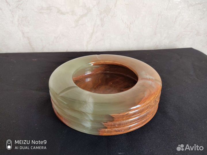 Пепельница из натурального камня оникс