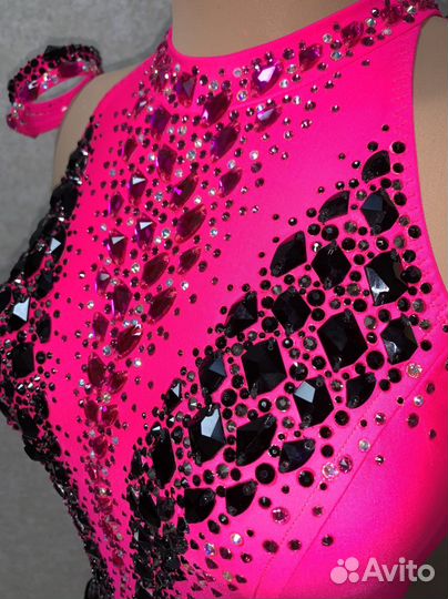 Украшение, расклейка стразами, инкрустация