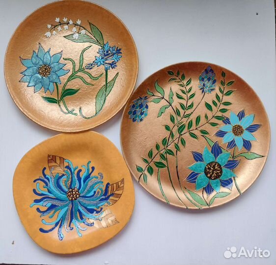Комплект декоративных настенных тарелок