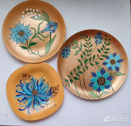 Комплект декоративных настенных тарелок