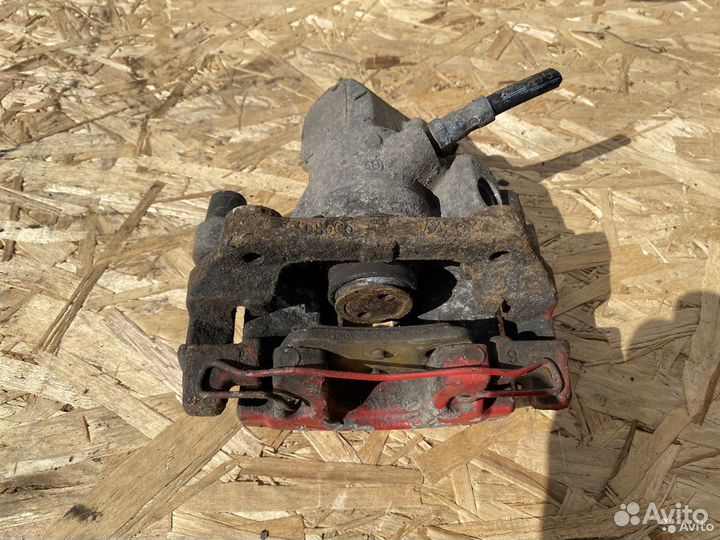 Тормозной суппорт задний левый Ford Focus 3