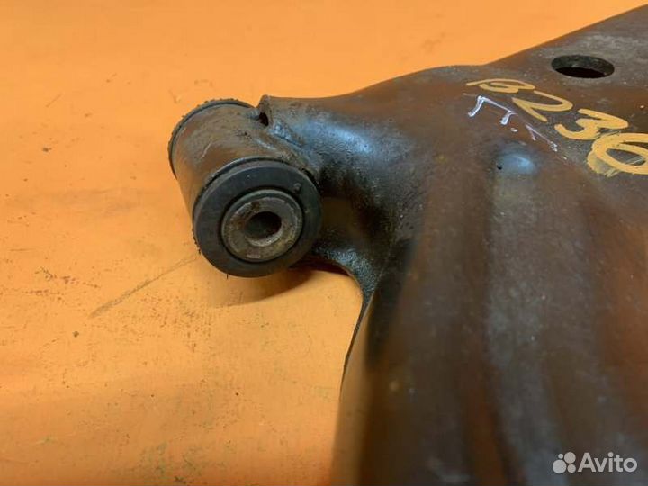 Рычаг подвески нижний передний правый Ford Escape