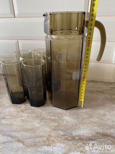 Кувшин со стаканами