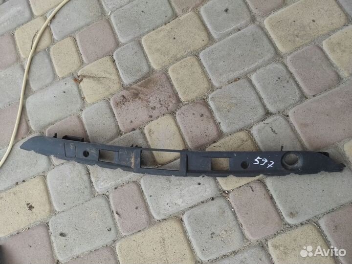 Накладка крышки багажника задняя Mercedes C250