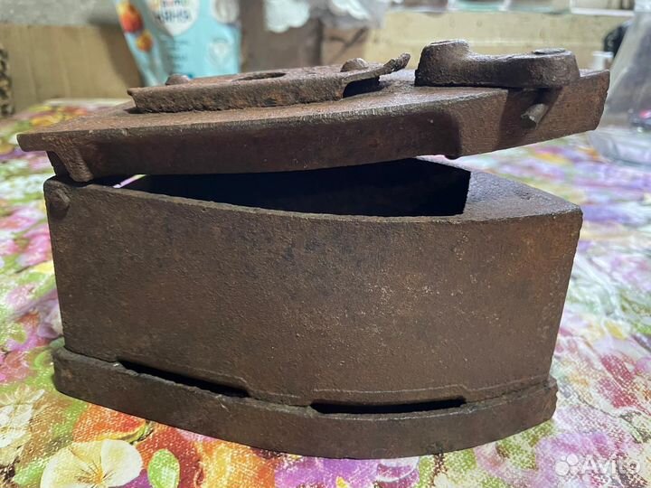 Утюг старинный угольный