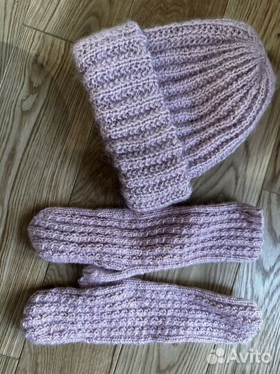 Вязанный комплект шапка и варежки