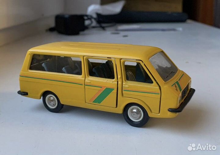 Модель Раф-2203 пр-ва ссср, 1:43