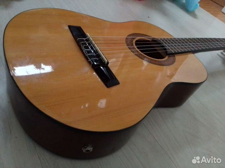 Электроакустическая гитара Нейлон