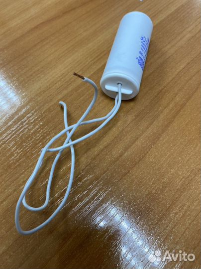 Конденсатор пусковой 8мкф 450в (провода +болт)