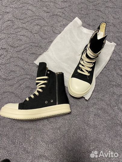 Кеды Rick Owens Ramones drkshdw на руках
