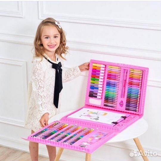 Творчество. Набор юного художника 208 предметов